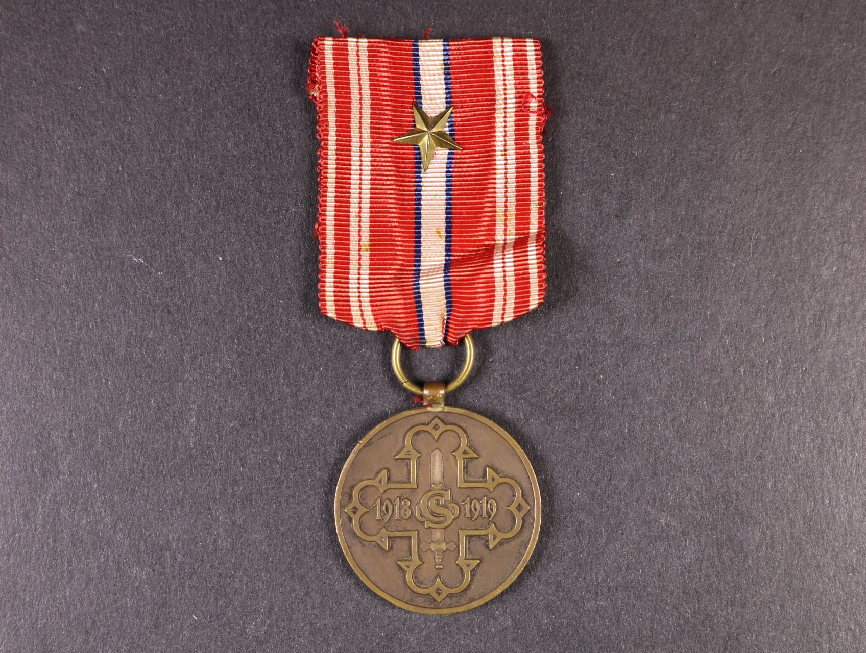 Pamětní odznak pro čs. dobrovolníky z let 1918-1919 s monogramem OP
