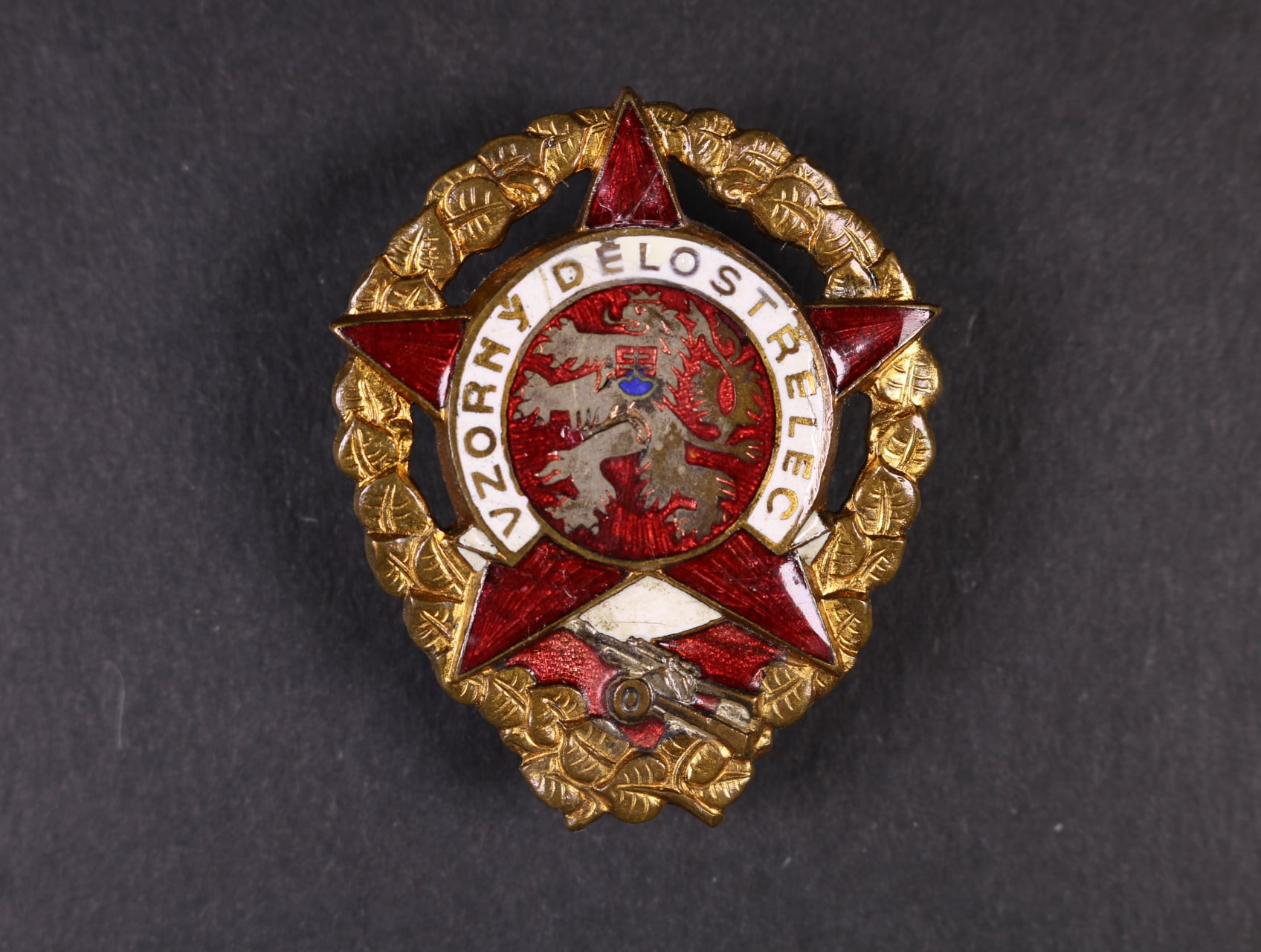 Vzorný dělostřelec č.12757, opravovaný bílý smalt