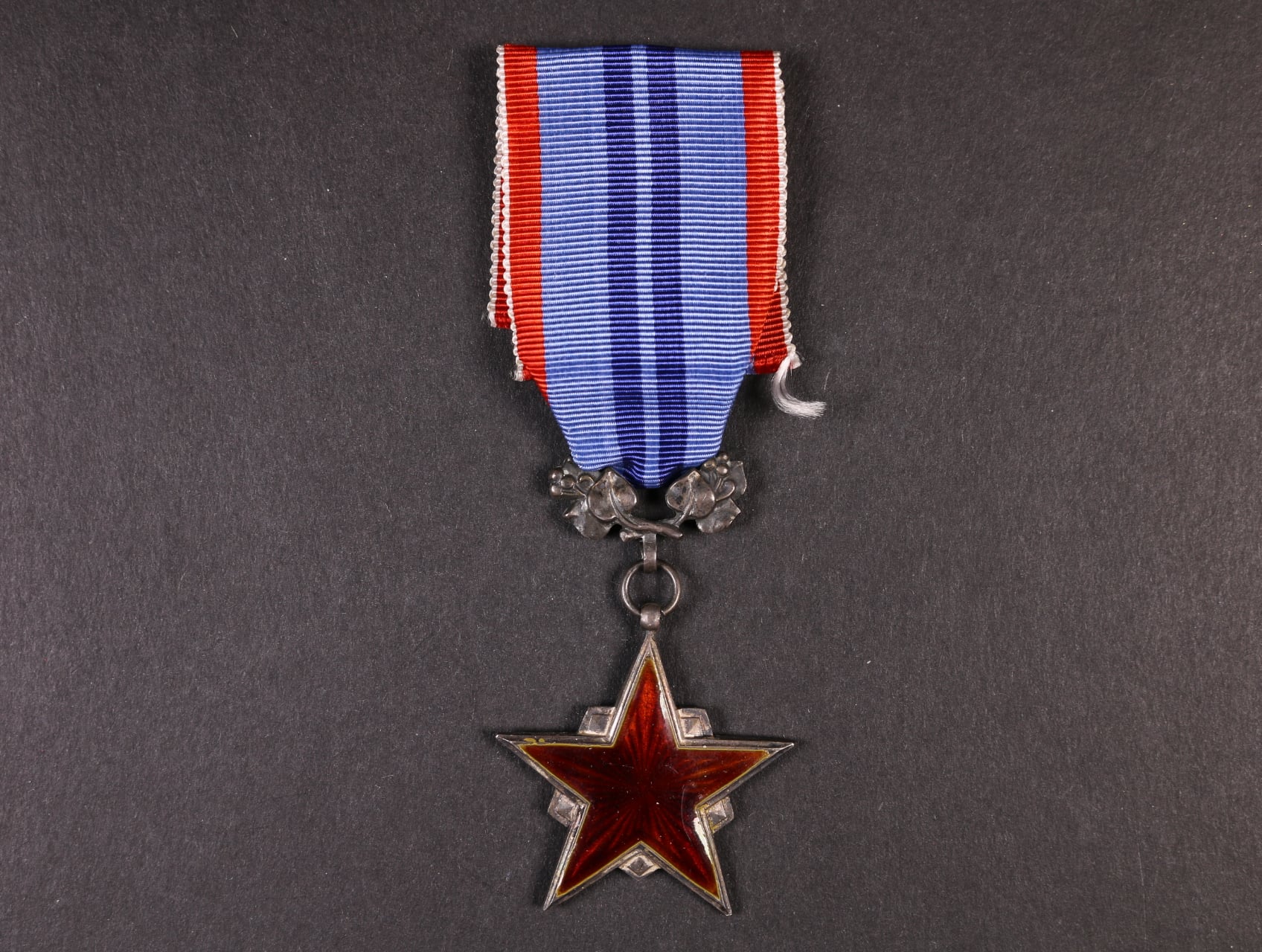 Řád rudé hvězdy práce ČSR č.1579, punc Ag 900/1000, značka výrobce Zukov Praha