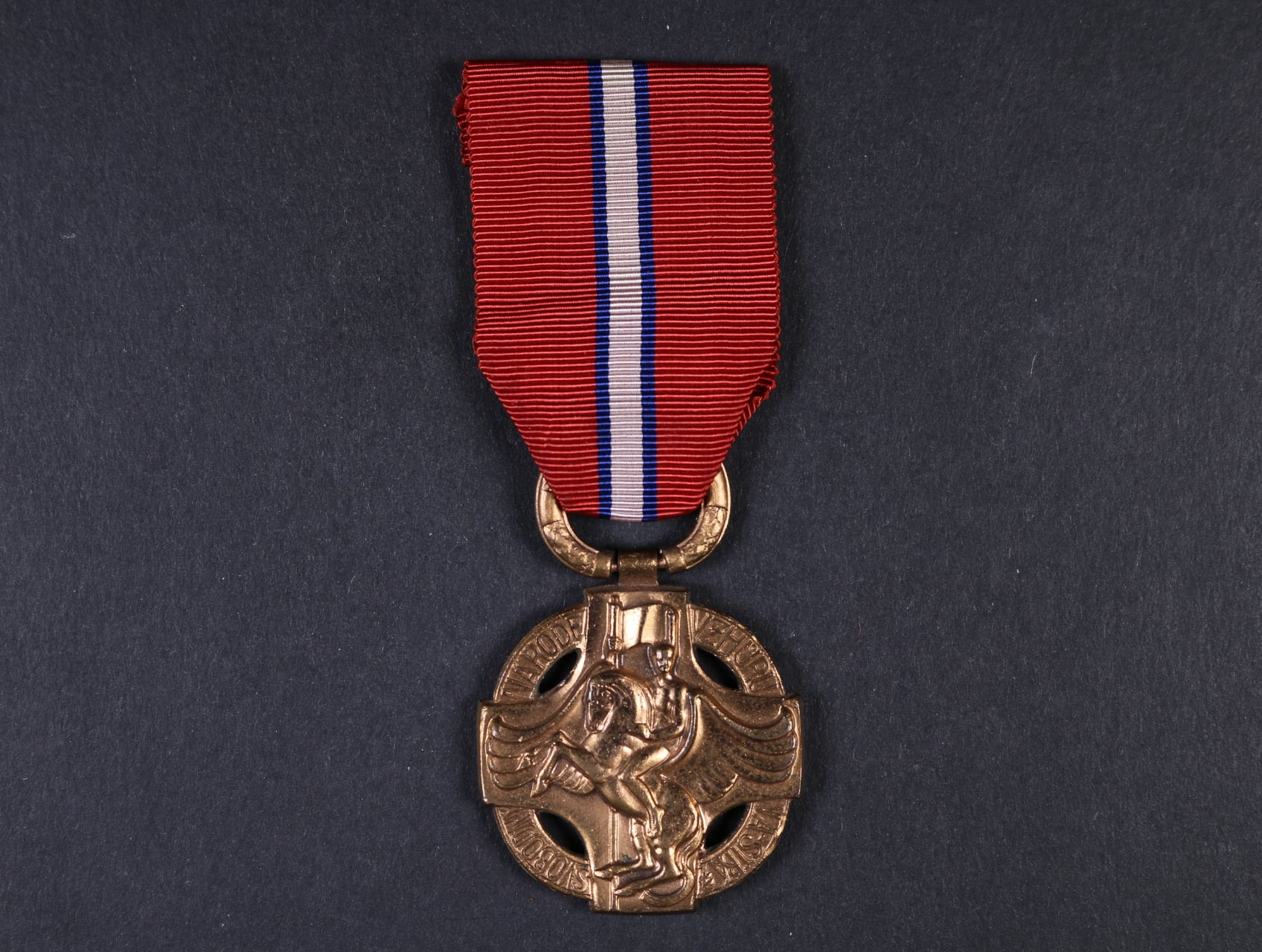 Československá revoluční medaile dutá varianta bez podpisu medailera