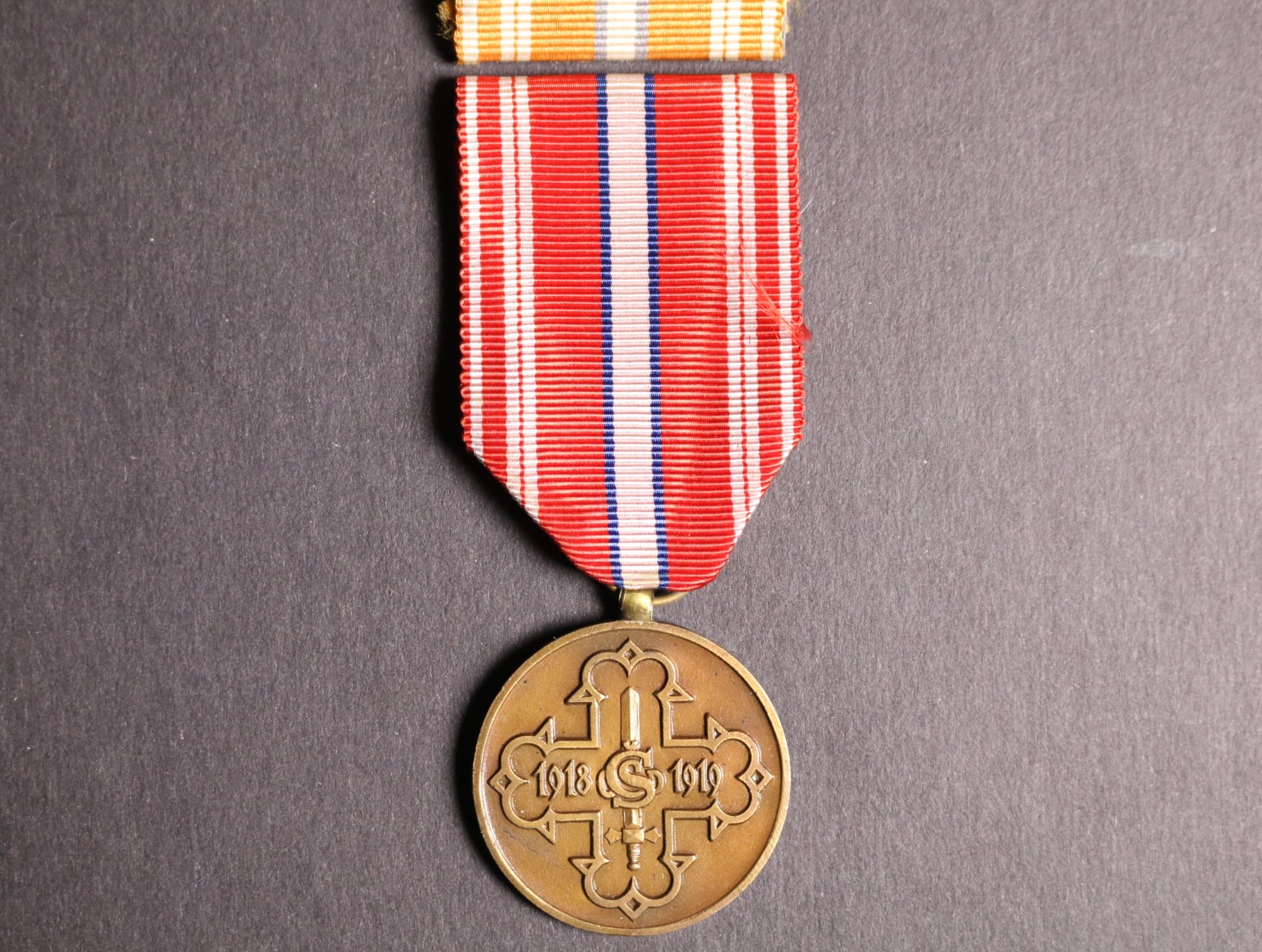 Pamětní odznak pro čs. dobrovolníky z let 1918-1919 s monogramem OP