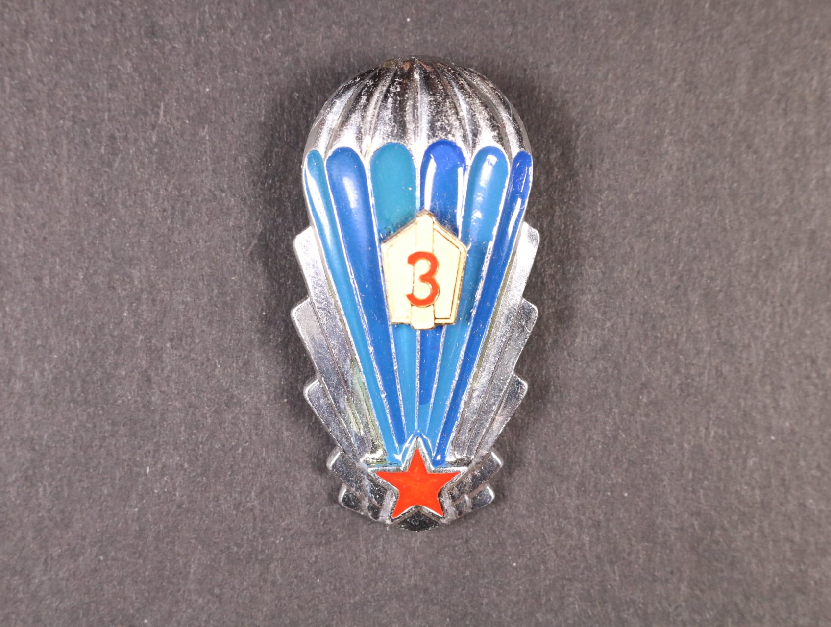 Odznak výsadkového vojska z obdobi 1965-1993 3.tř., třetí typ