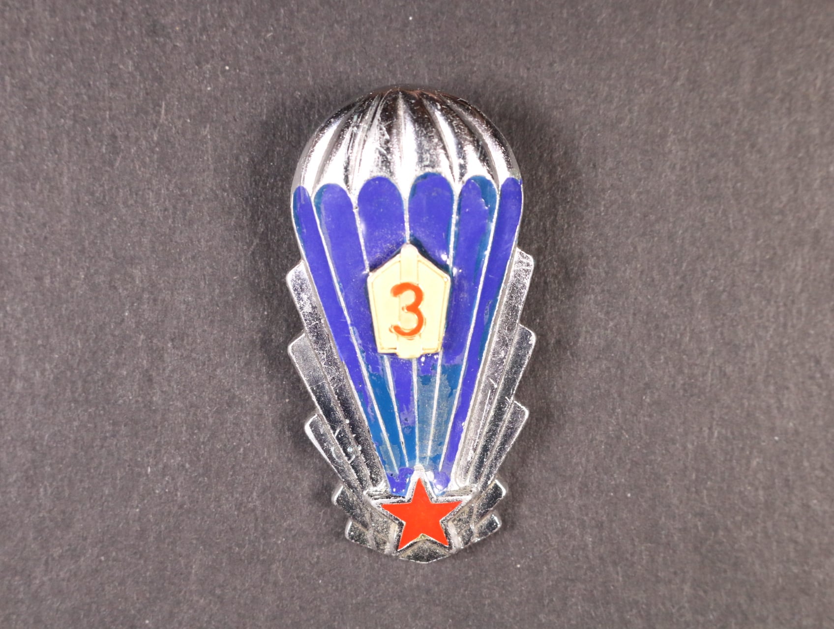 Odznak výsadkového vojska z obdobi 1965-1993 3.tř., třetí typ