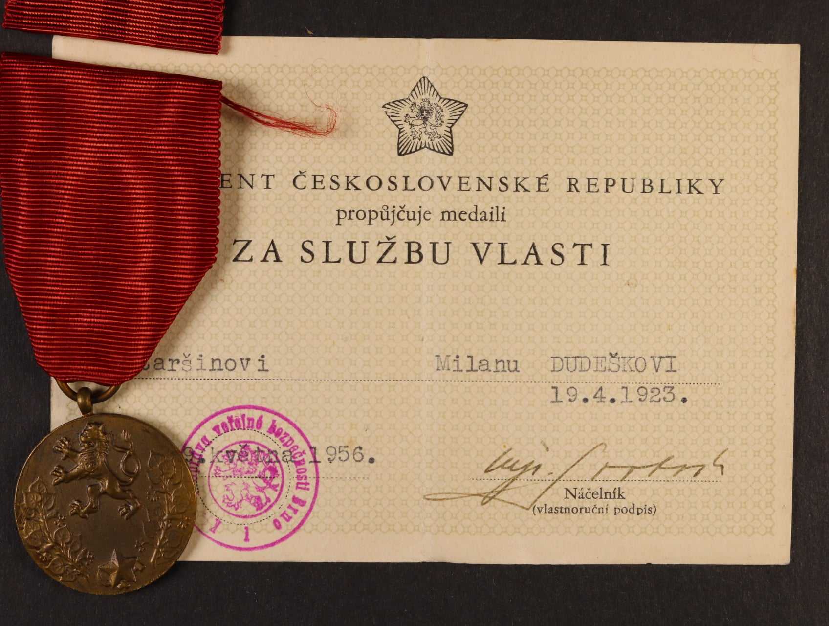 Medaile Za službu vlasti - ČSSR + udělovací průkaz