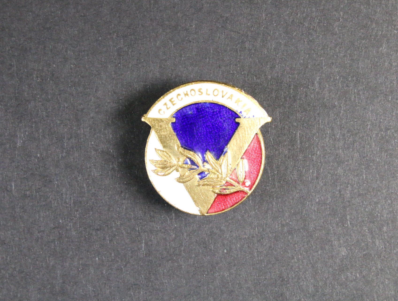 Pamětní odznak čs. armády ve Velké Británii, Czechoslovakia - V (victory)