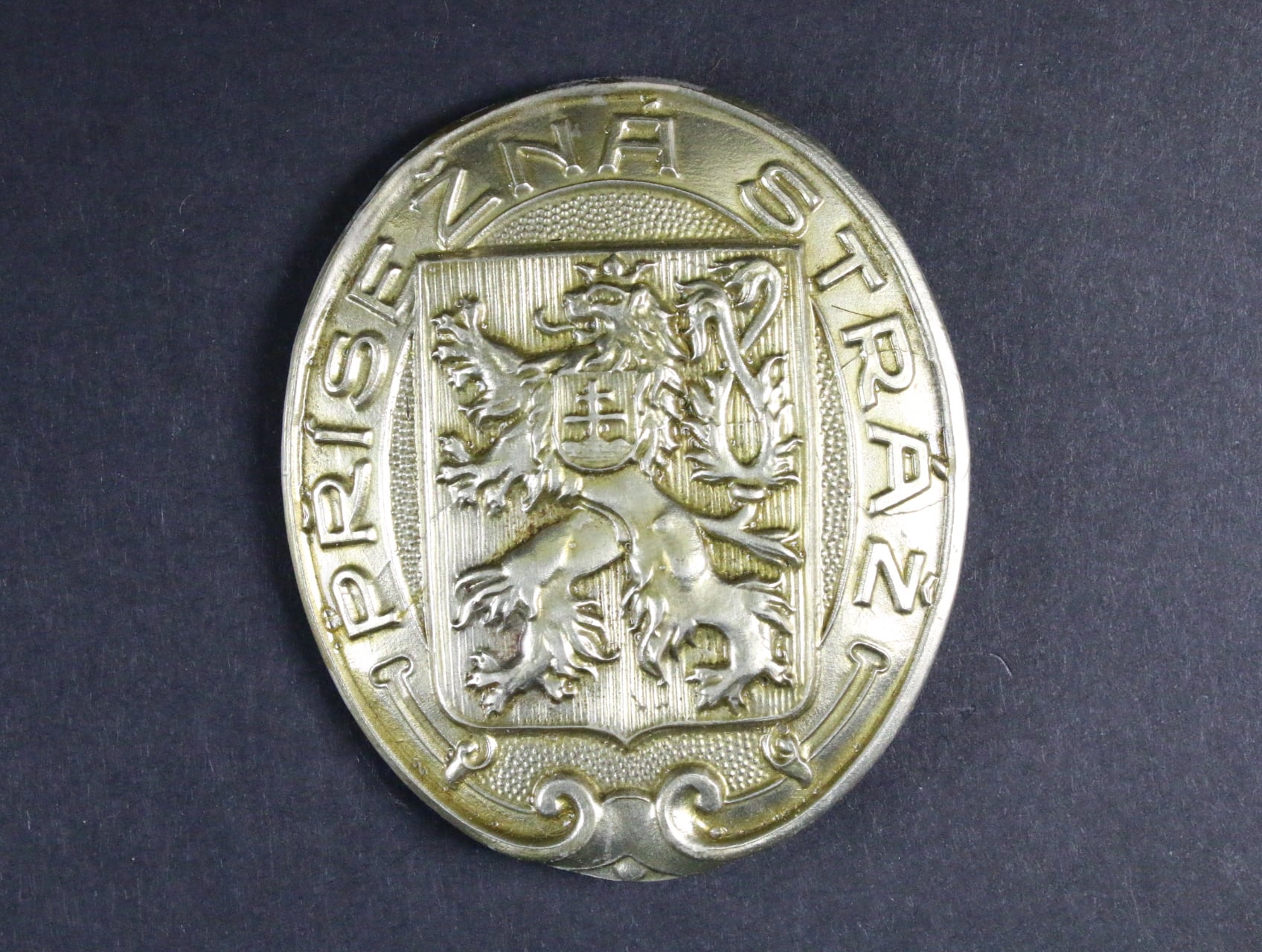 Odznak Přísežná stráž, malý znak republiky Československé, 67x57 mm, uchycení na svislou jehlu