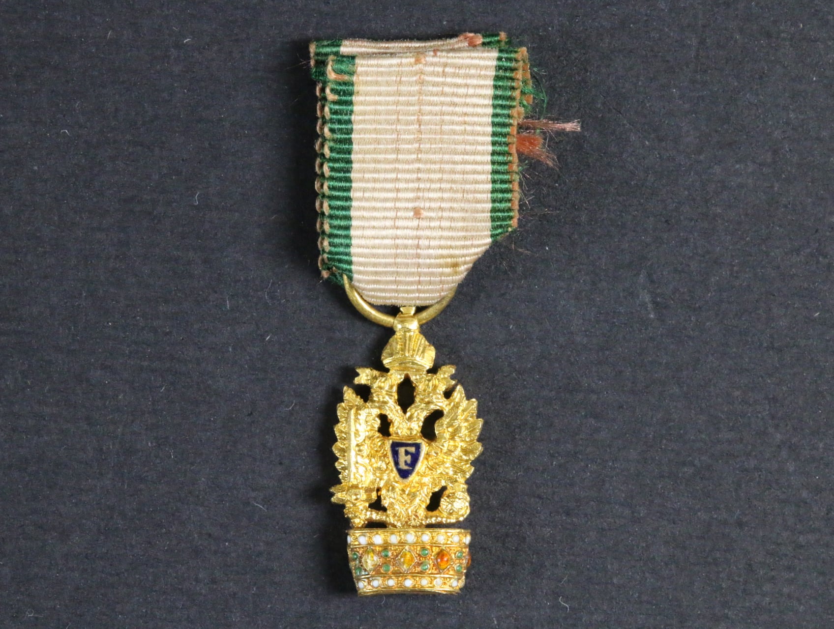 Miniatura Řádu železné koruny, vydání 1825-1840/45, zlato, nepuncováno, 19x10 mm