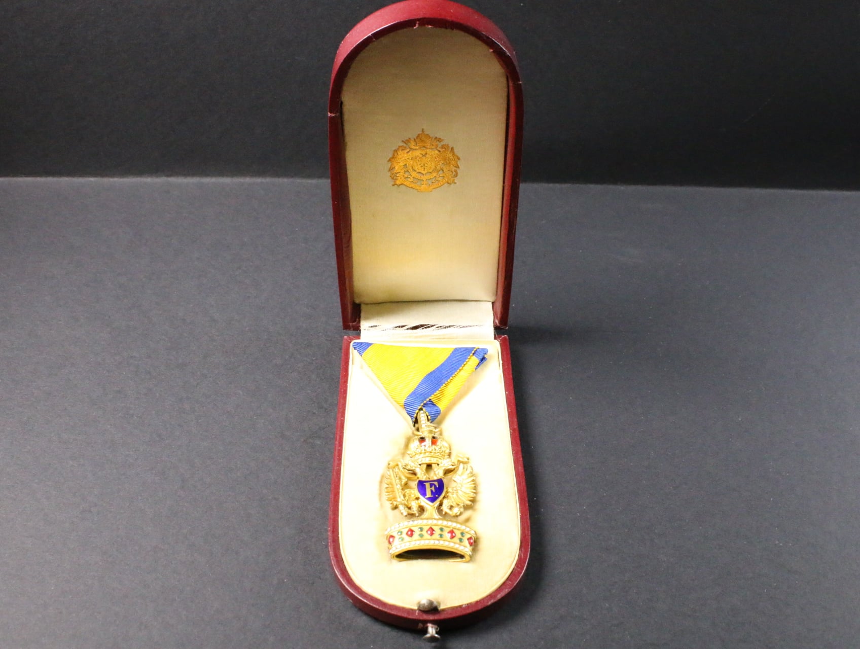 Řád železné koruny 3. třídy, pozlacený bronz, neznačeno, původní etue