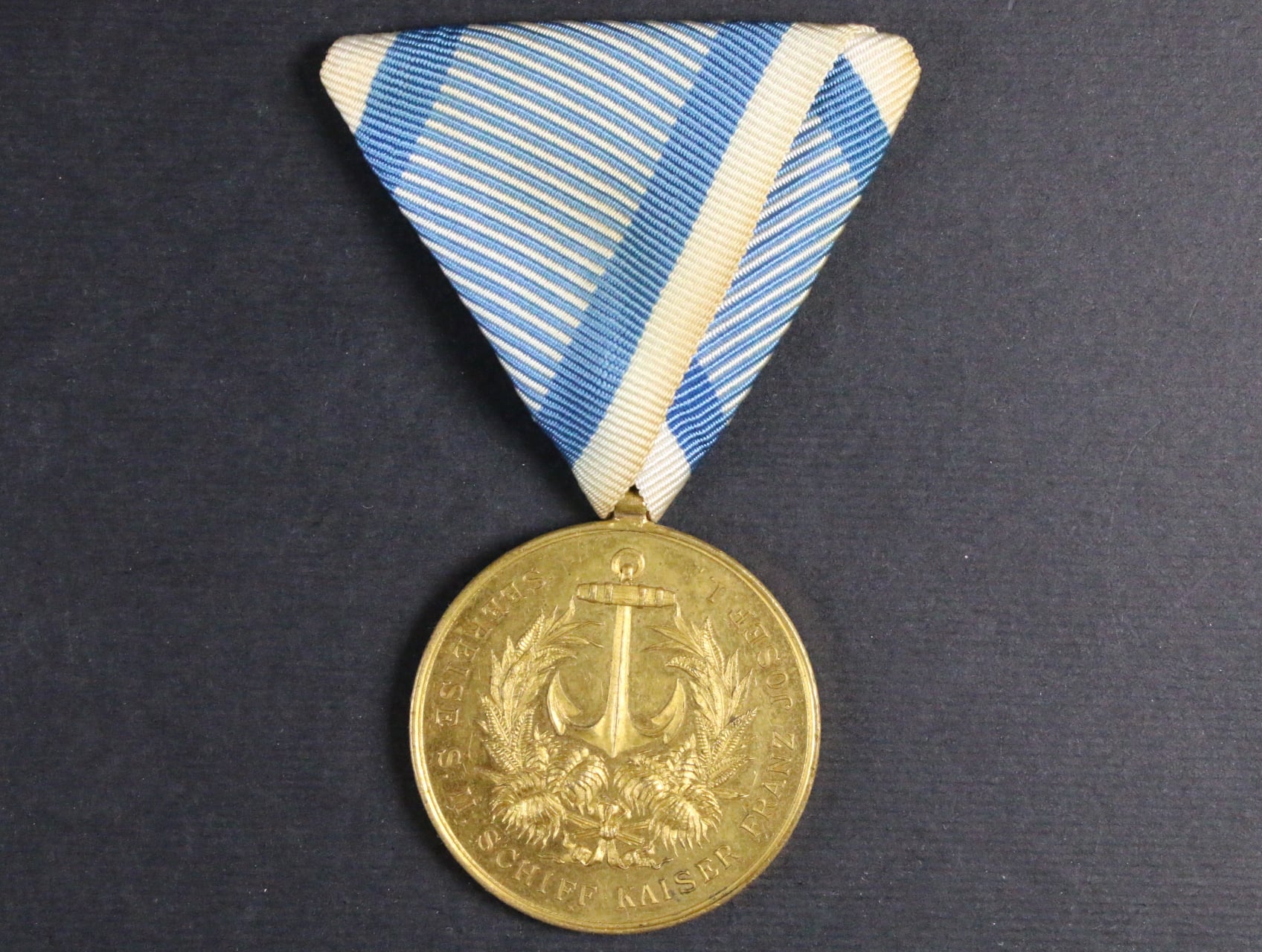 Medaile za námořní plavbu 1910/12, zlacený bronz, mimořádně vzácná medaile