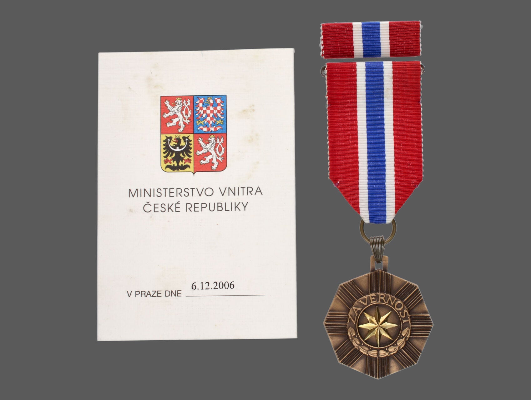 Medaile policie České republiky I. stupně, udělovací průkaz