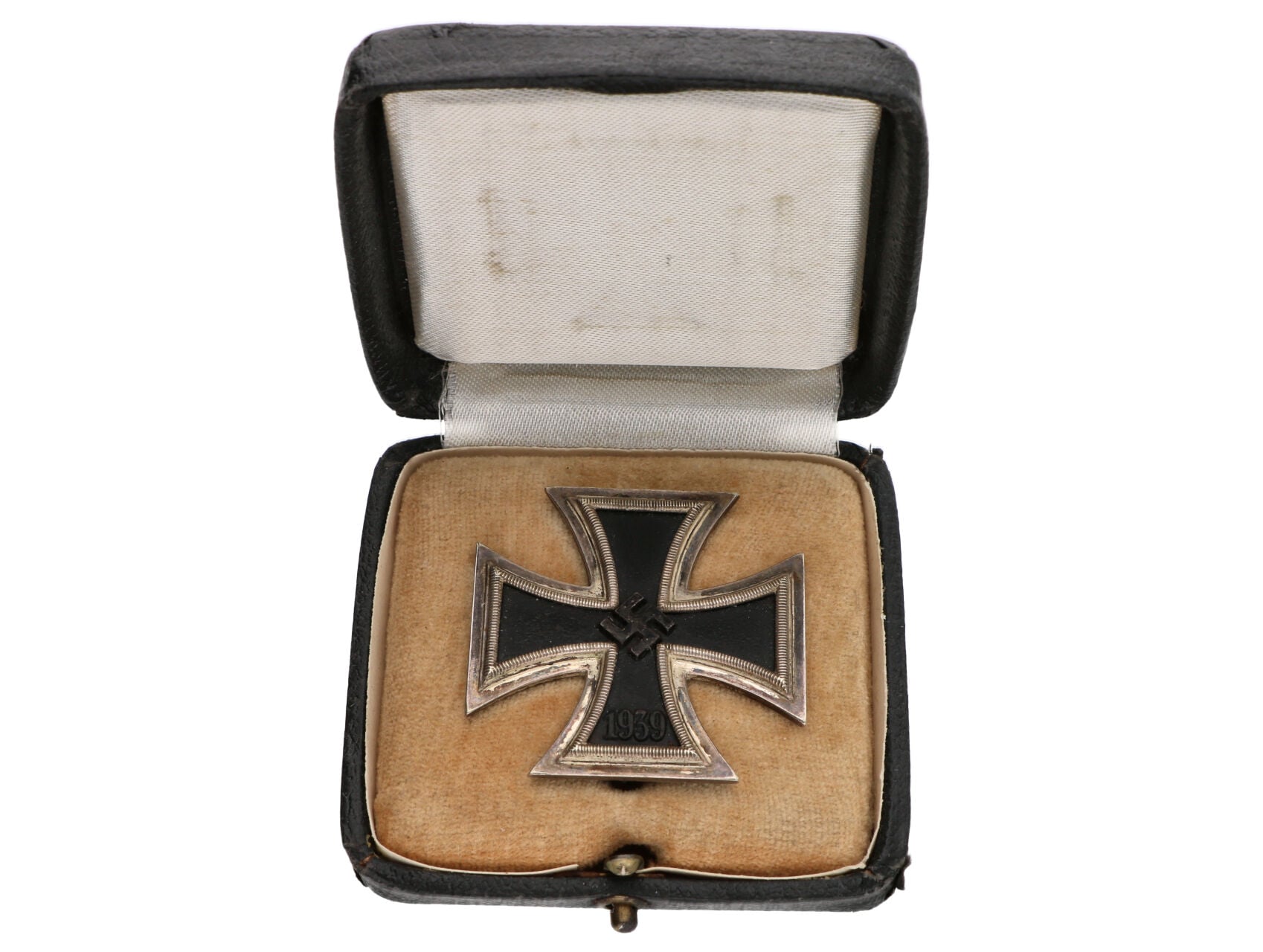 Železný kříž I. stupně 1939, upínání na svislou sponu, na vnitřní straně spony značka výrobce 100 (Rudolf Wächtler & Lange, Mittweida), původní etue, expertiza