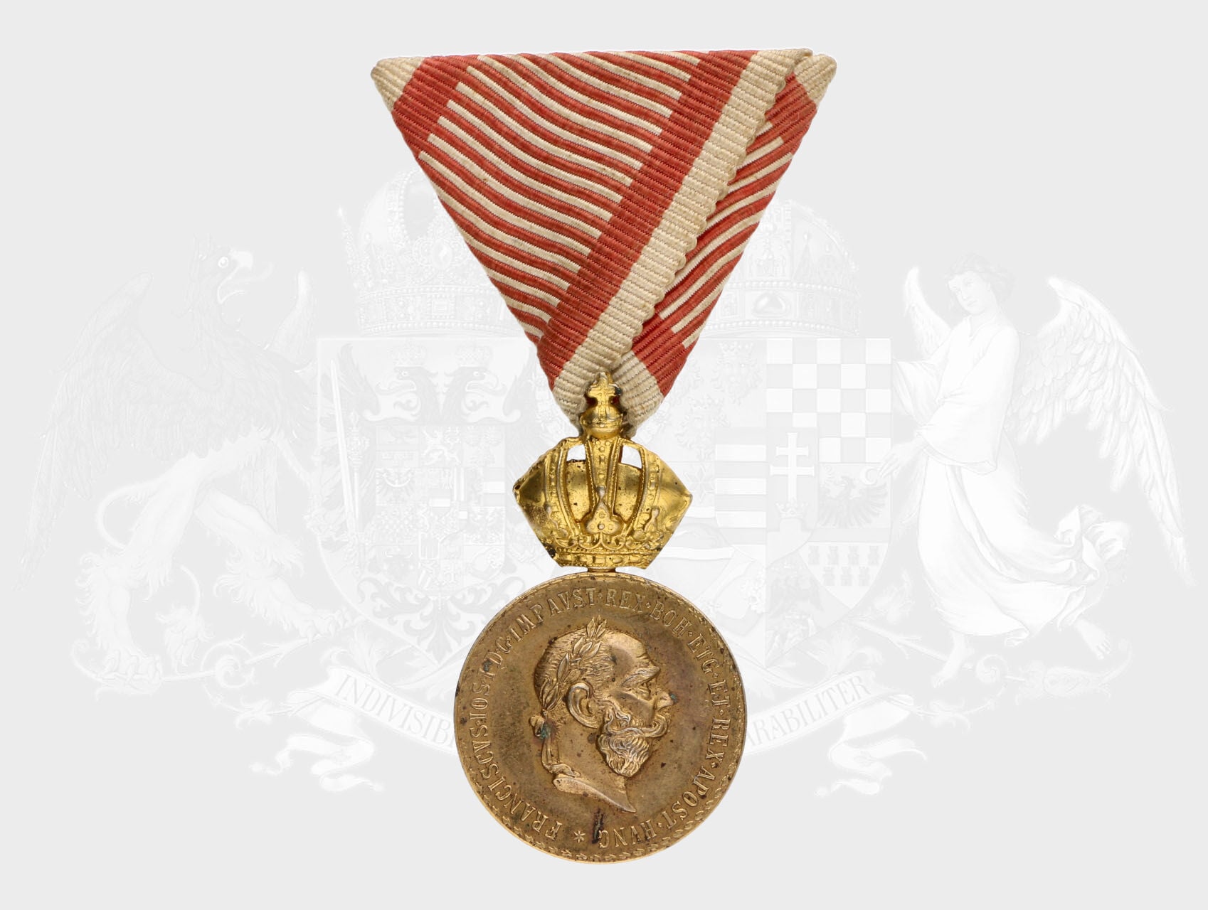 Bronzová vojenská záslužná medaile Signum Laudis F.J.I., uherský typ, varianta s hrubým vousem, původní vojenská stuha