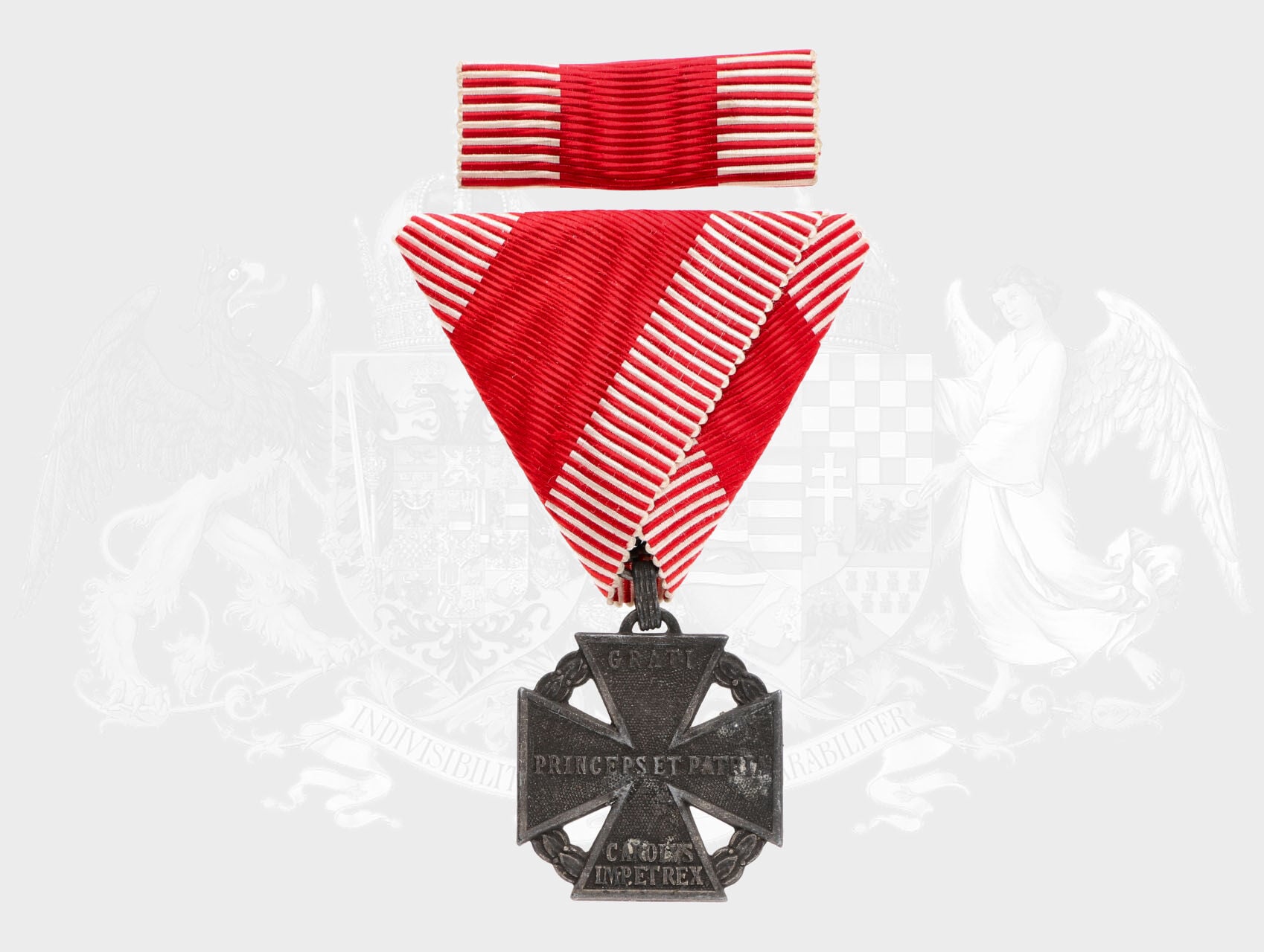 Karlův vojenský kříž, na hraně značka výrobce W & A, ministužka