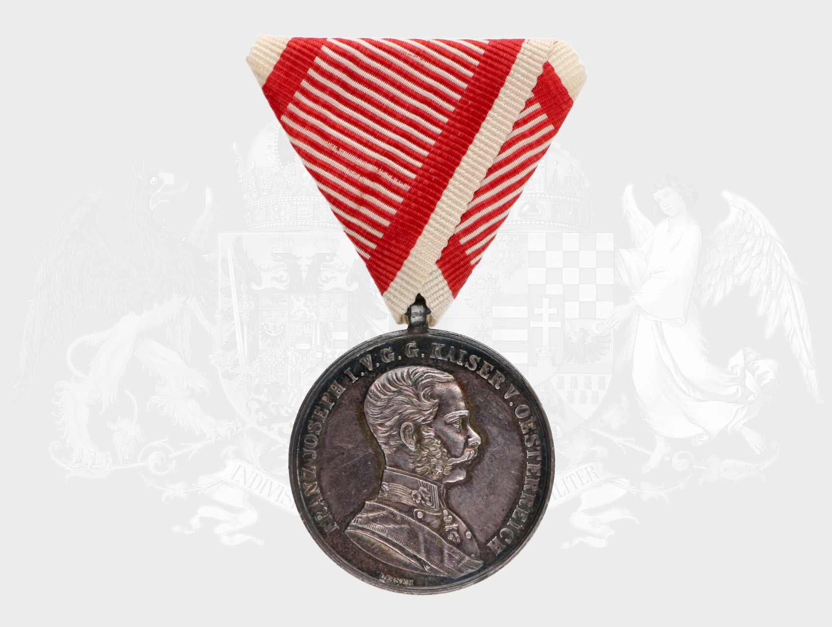 Stříbrná medaile za statečnost, 1. třídy, 8. vydání 1914-1917 F.J.I., na hraně punc hl. punc. úřadu Vídeň, A v kroužku, původní vojenská stuha