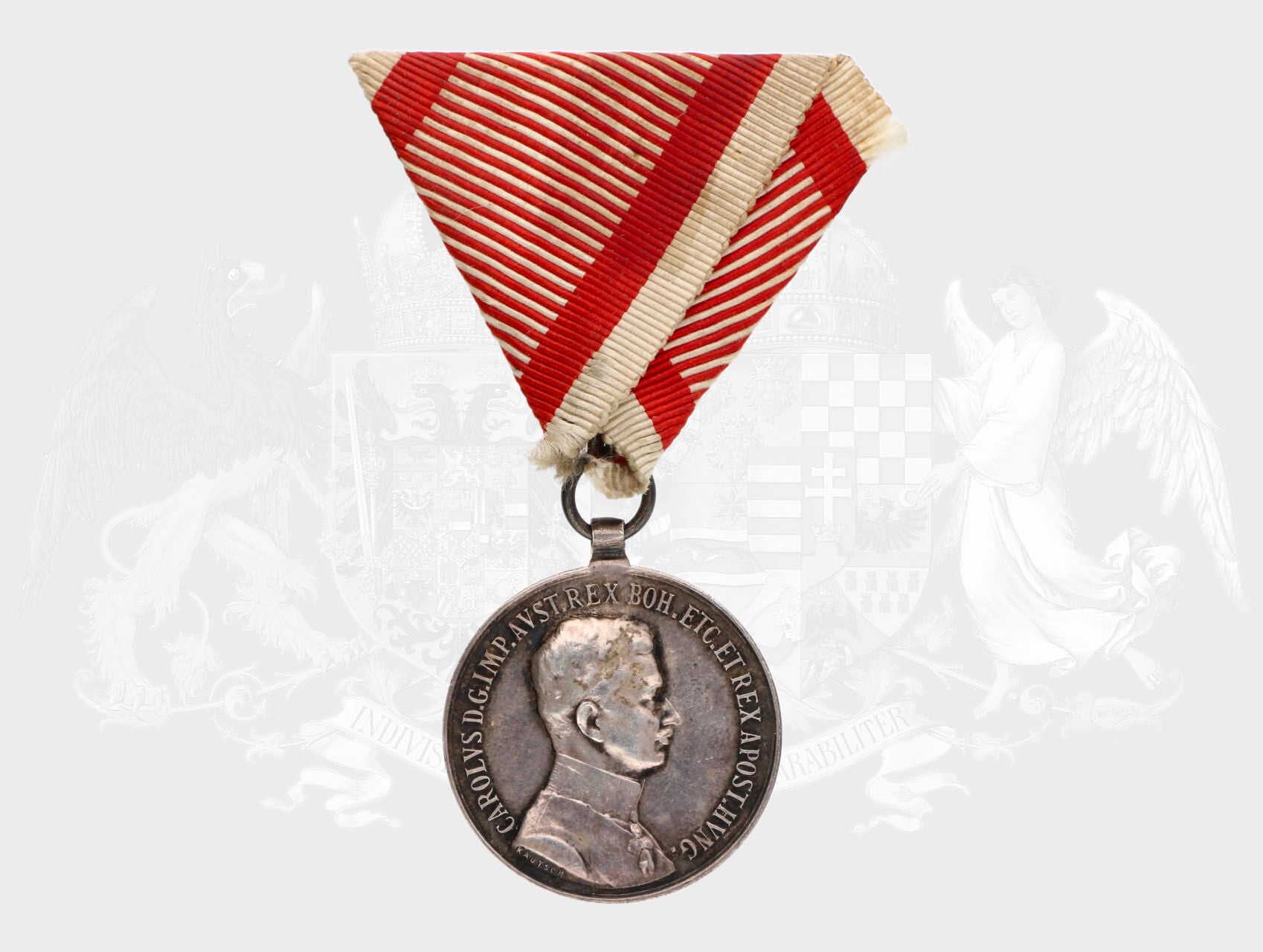 Stříbrná medaile za statečnost 2. třídy, 9. vydání 1917-1918 Karel, na hr. punc hl. punc. úřadu Vídeň, A v kroužku, původní vojenská stuha