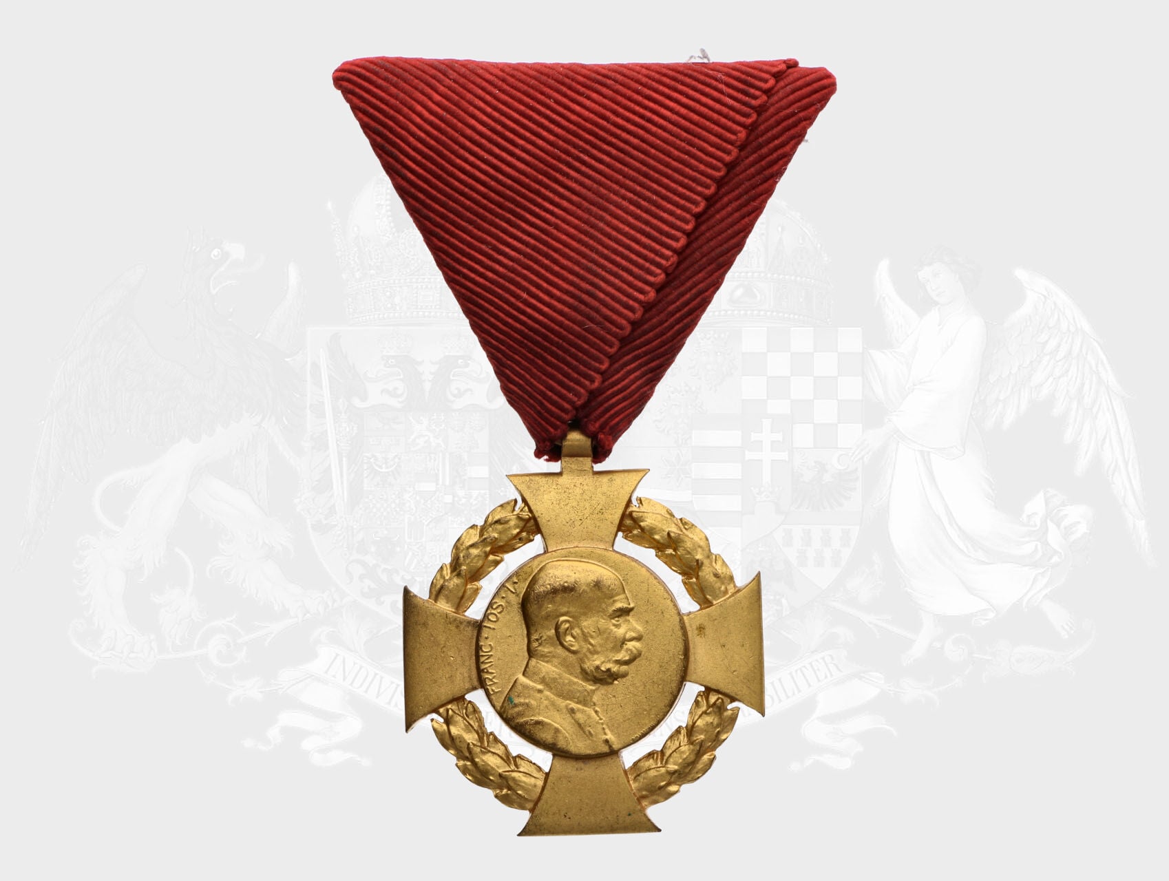 Jubilejní kříž z r. 1908, na původní civilní stuze