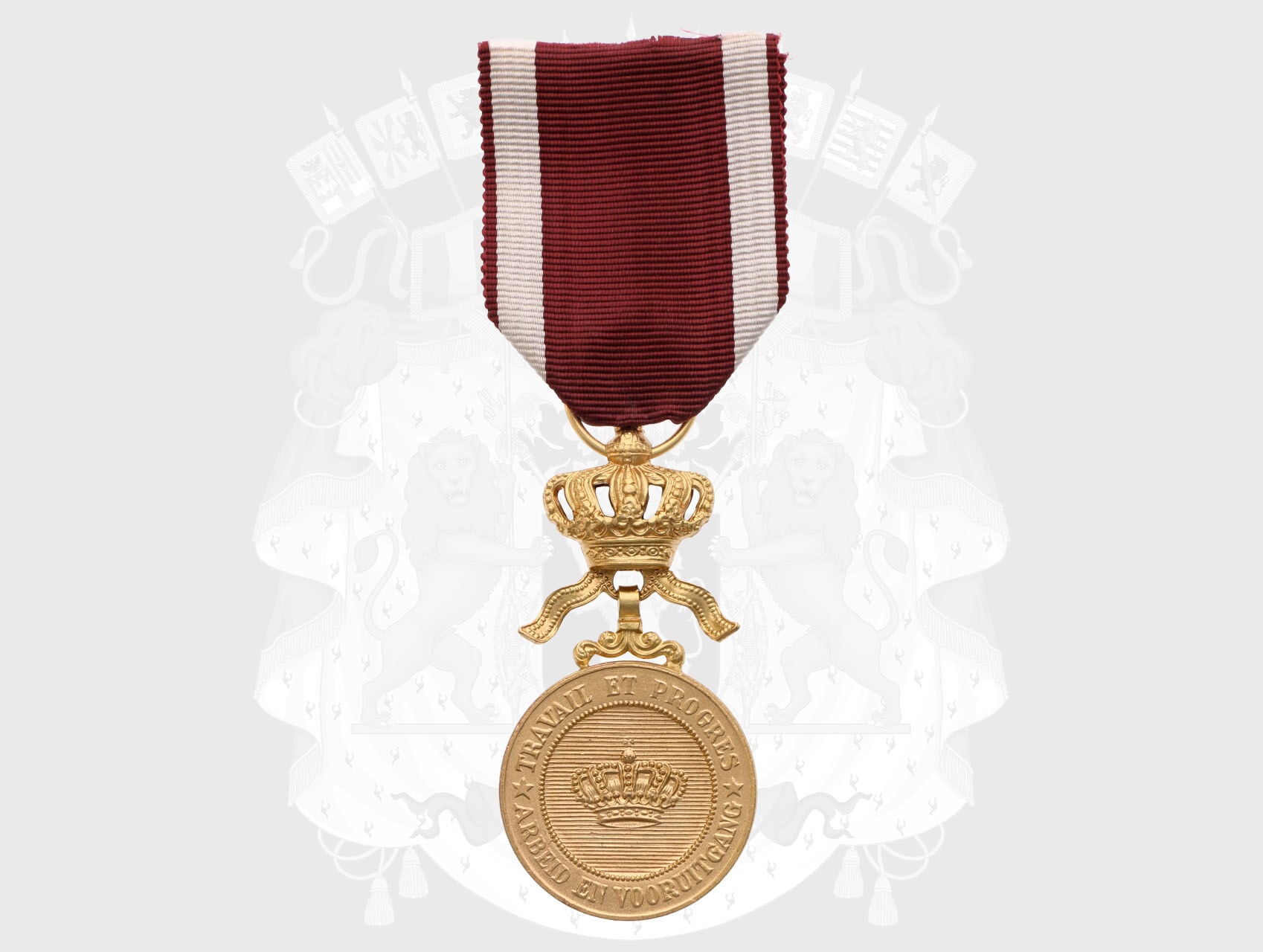 Zlatá medaile řádu koruny
