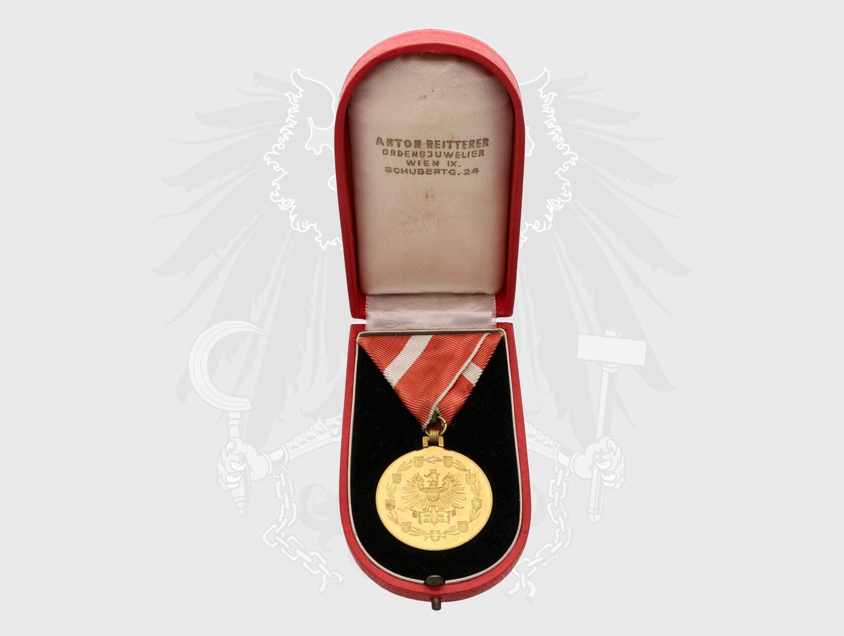 Zlatá medaile Za zásluhy o Republiku Rakousko,od roku 1945, původní etue