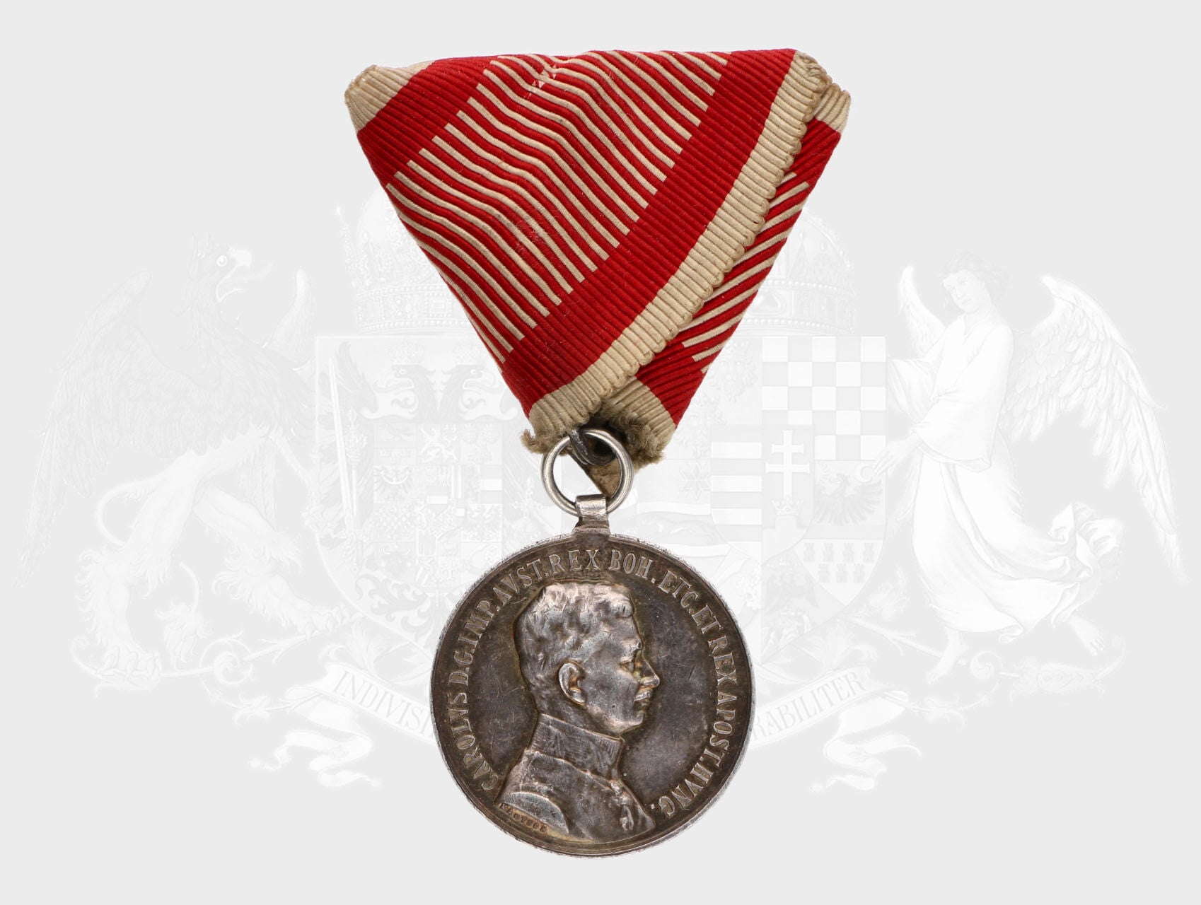 Stříbrná medaile za statečnost 2. třídy, 9. vydání 1917-1918 Karel, na hr. punc hl. punc. úřadu Vídeň, A v kroužku, původní vojenská stuha