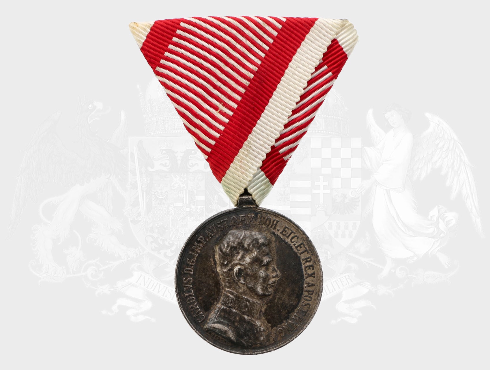 Stříbrná medaile za statečnost 2. třídy, 9. vydání 1917-1918 Karel, původní vojenská stuha