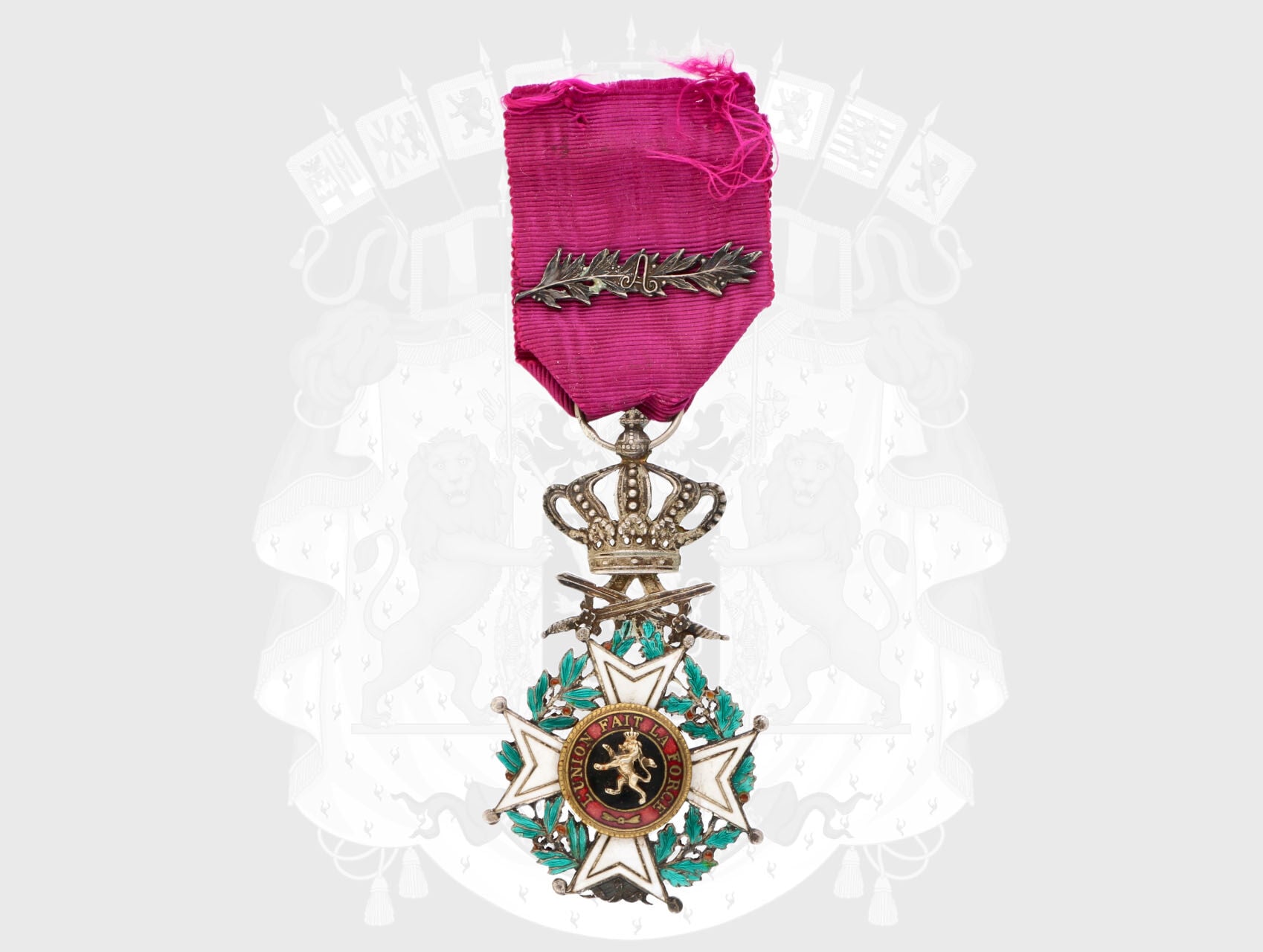 Řád Leopolda, rytíř s meči, (5 třída), stříbro, neznačeno, typ 1880, se stříbrnou palmovou ratolestí a monogramem A na stuze