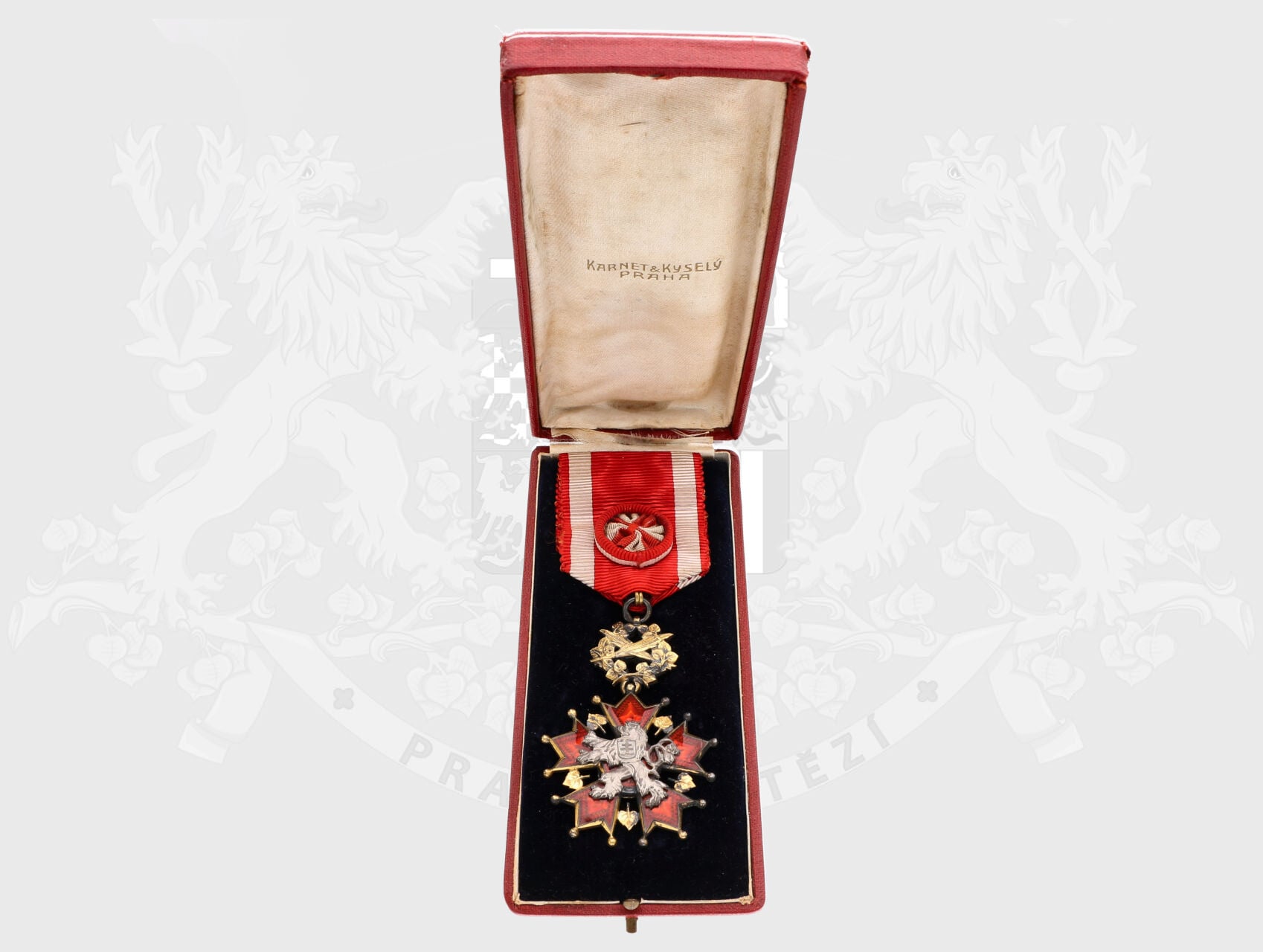 ČS. Řád Bílého Lva IV.stupeň, důstojník, civilní skupina. Dekorace má na kroužku punc Ag a značku výrobce KK, originální etue