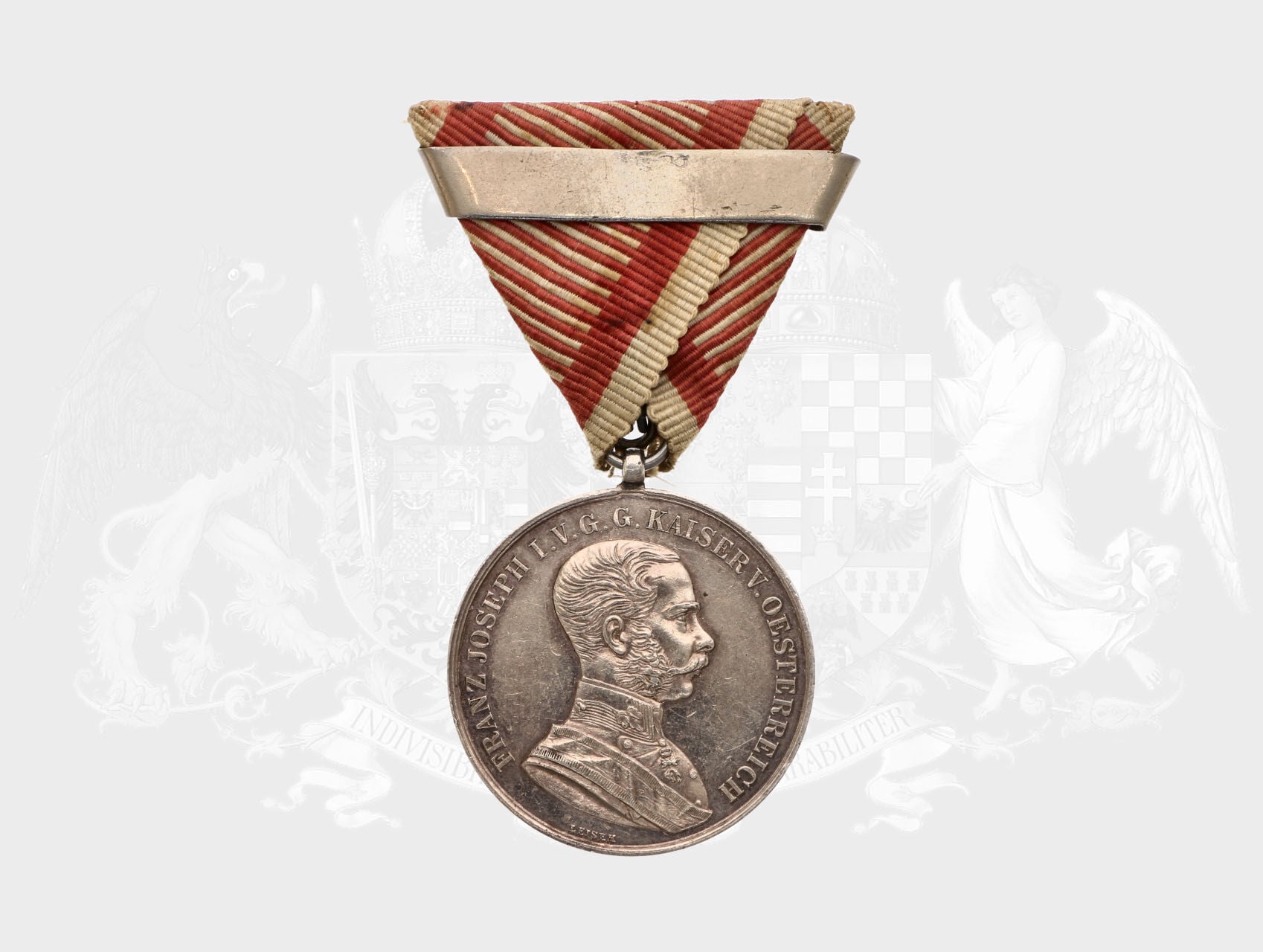 Stříbrná medaile za statečnost, 1. třídy 1914-1917 na hraně značka A, původní páska za 2x udělení, neznačená