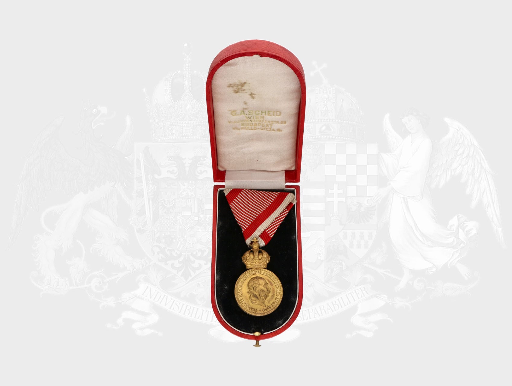 Vojenská záslužná medaile Signum Laudis F.J.I., zlacený bronz, původní vojenská stuha, orig.etue značená G.A.SCHEID BUDAPEST
