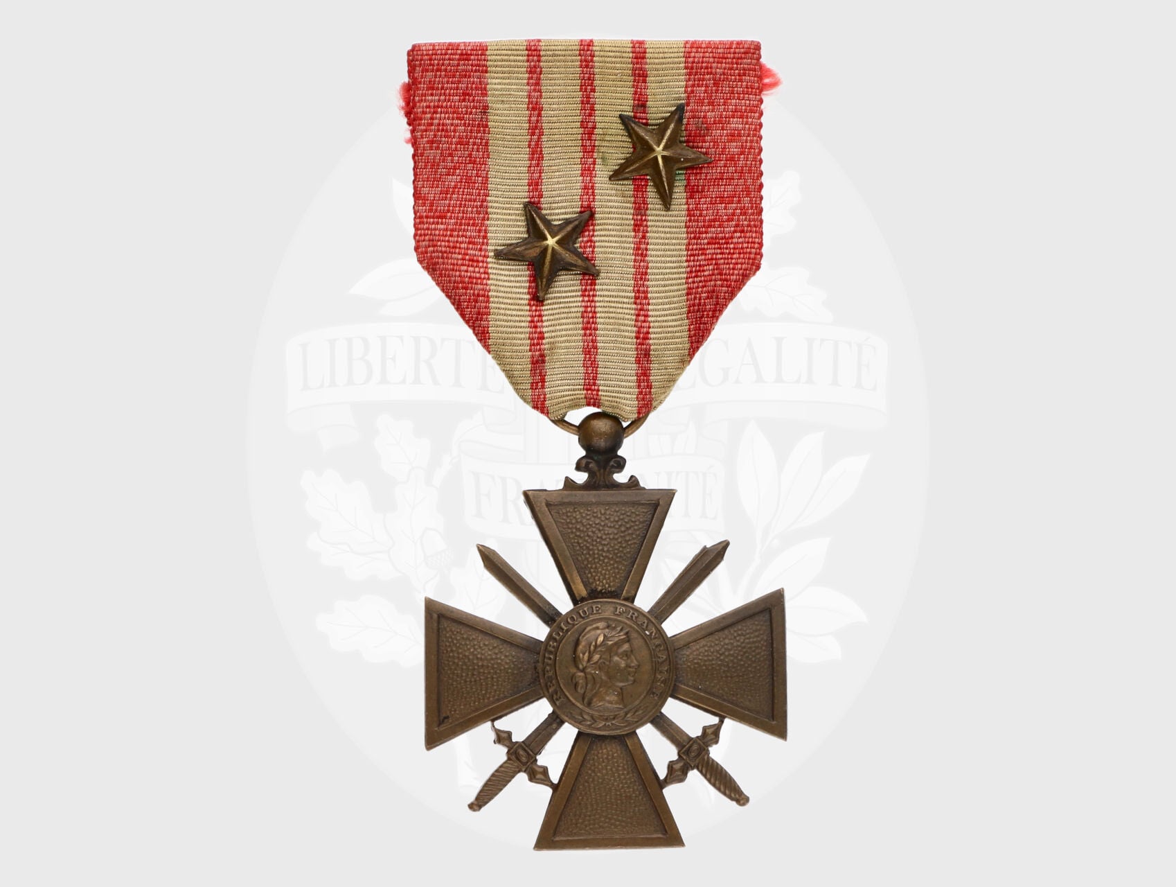 Válečný kříž 1939-1945 s letopočtem 1939 se dvěmi citacemi na úrovni pluku