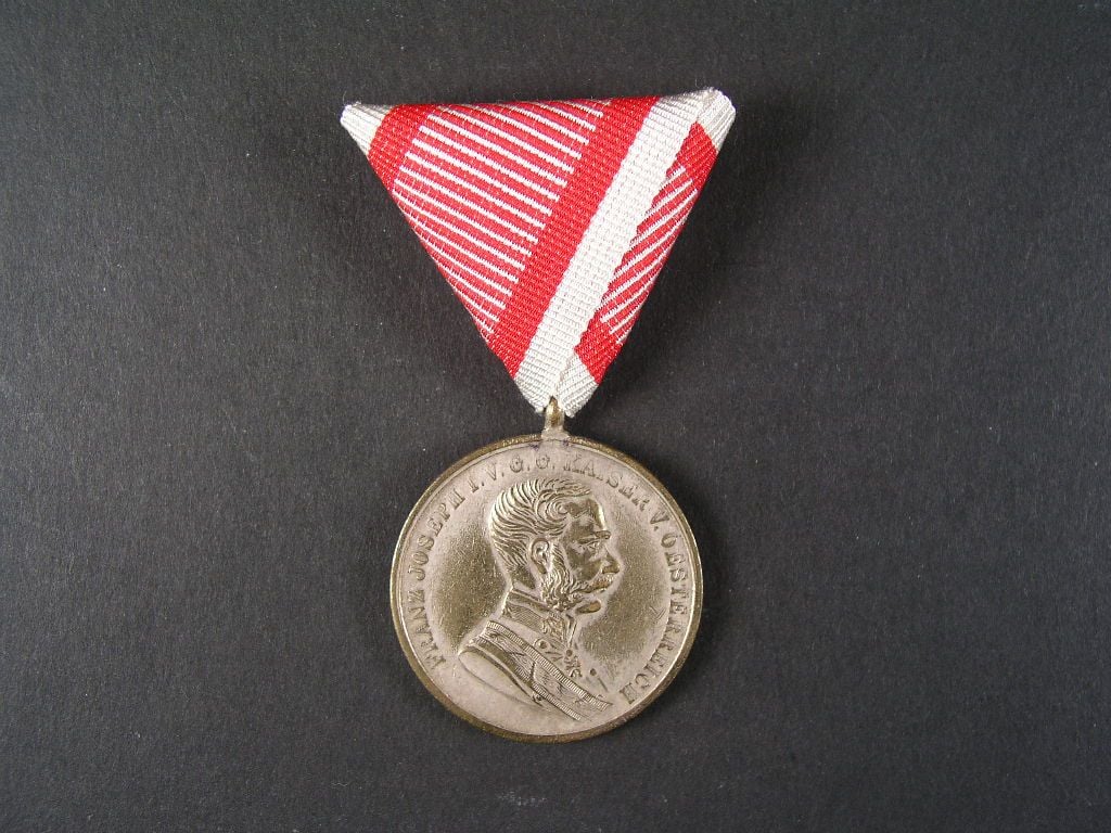 Medaile za statečnost I. třídy, náhradní kov, silné provedení, nová stuha, vydání 1914 - 1917