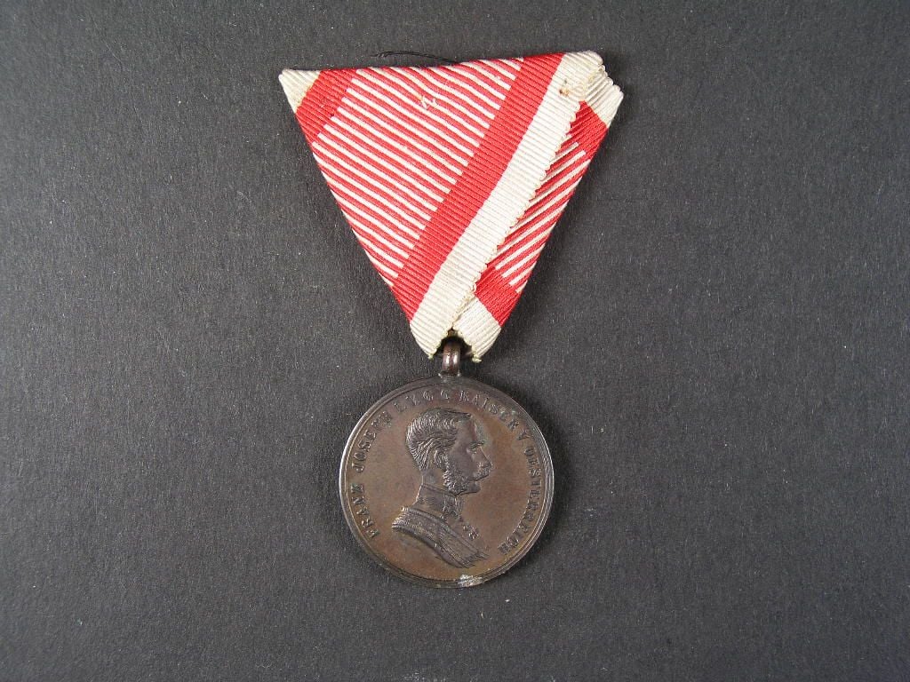 Bronzová medaile za statečnost, náhradní kov, původní vojenská stuha, vydání 1914 - 1917