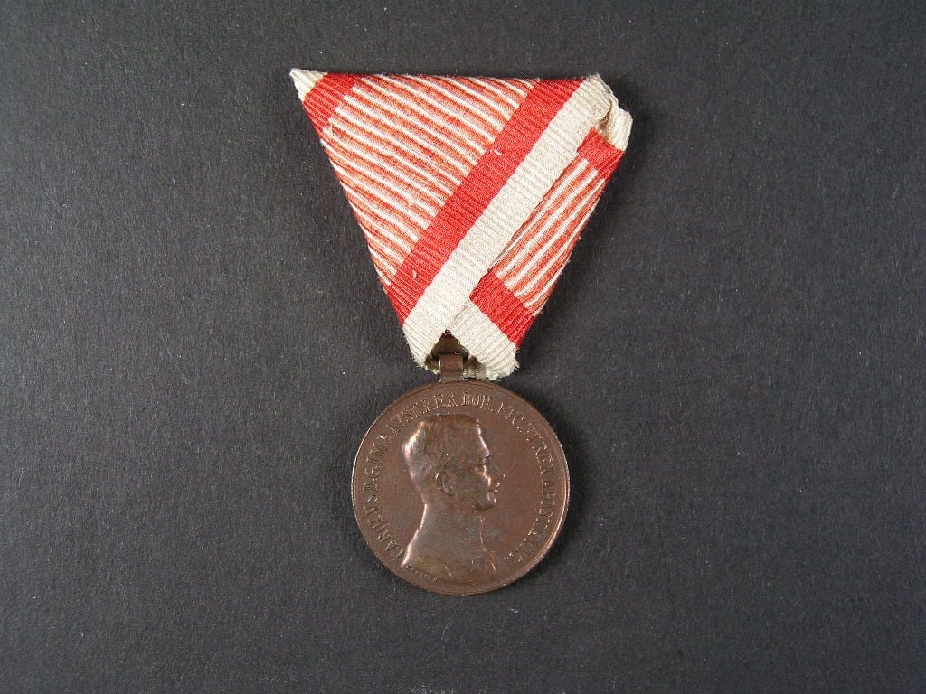 Bronzová medaile za statečnost, původní vojenská stuha, vydání 1917 - 1918