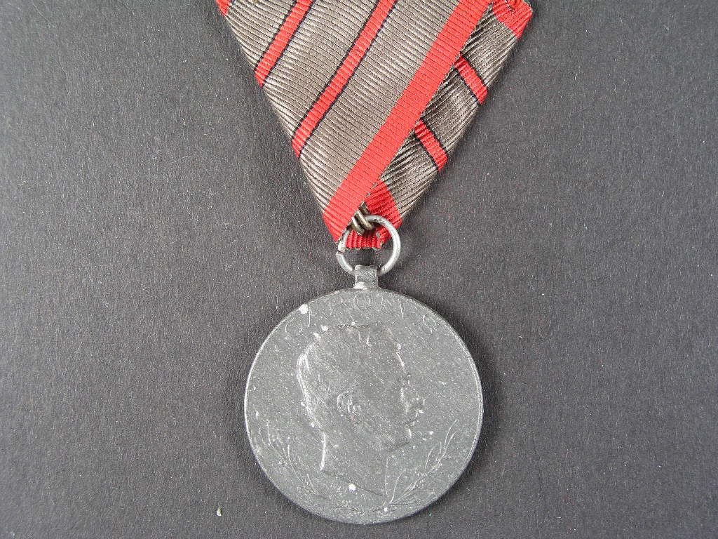 Medaile Za zranění z r. 1917 na stuze za dvě zranění