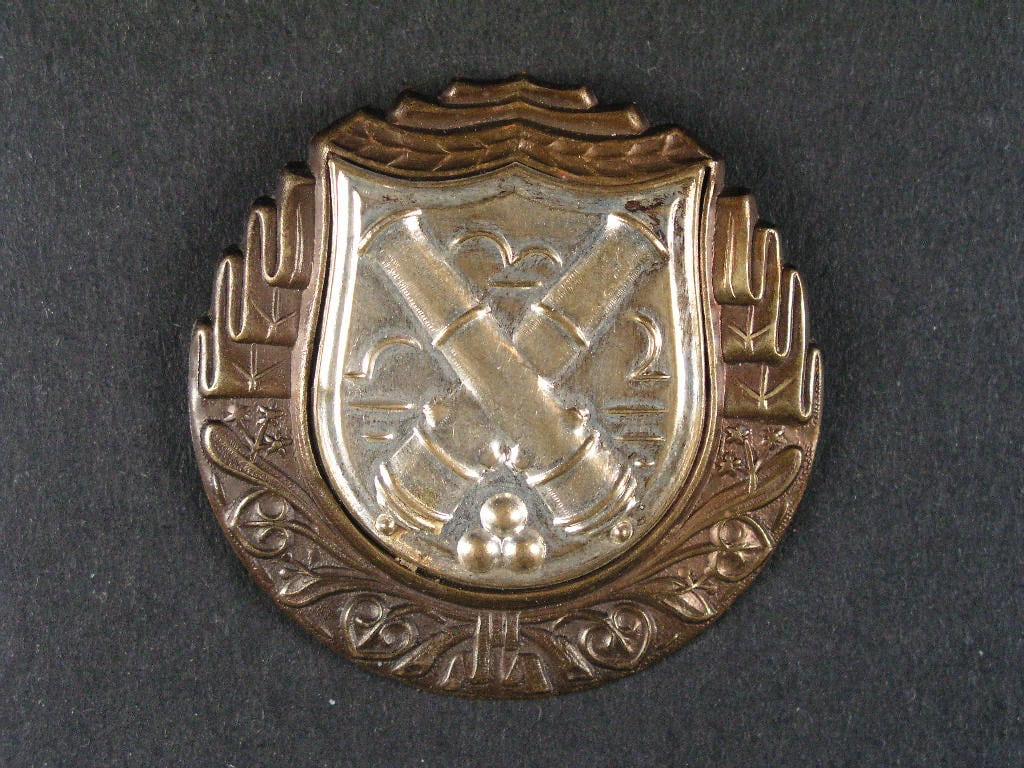 Výkonostní odznak pro miřiče a dělovody 1. třídy, plech, období 1945-1948