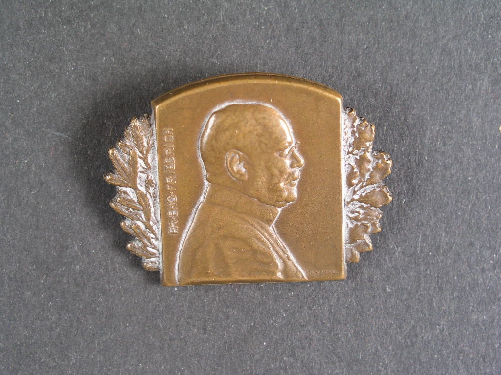 Čepicový odznak FM. EHG. FRIDRICH