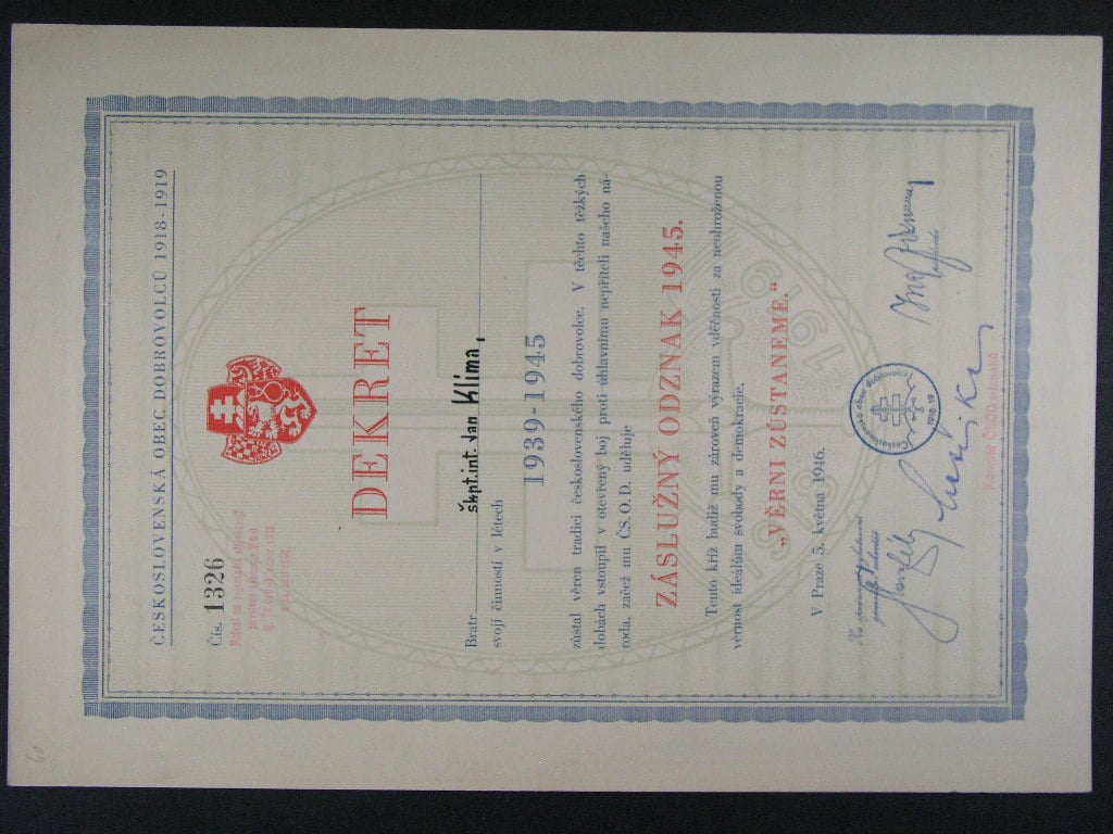 Dekret k Záslužnému odznaku ČS. obce dobrovolecké z roku 1945