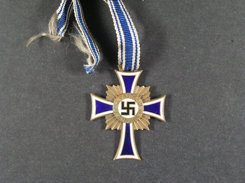 Záslužný kříž pro německé matky 3. stupeň, krátká stuha