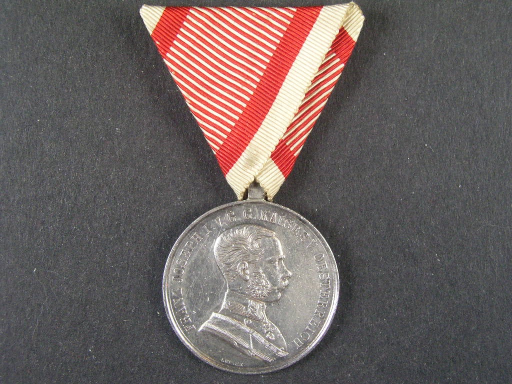 Stříbrná medaile za statečnost, 1. třídy 1866-1914, původní vojenská stuha