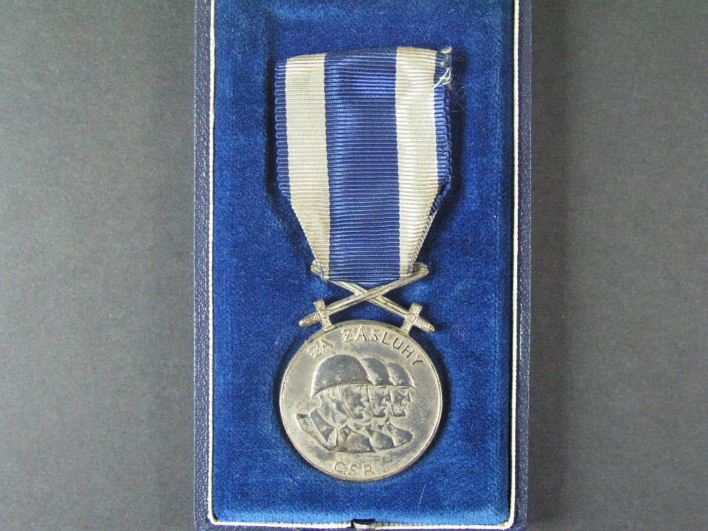 Československá vojenská medaile Za zásluhy, stříbrná + etue
