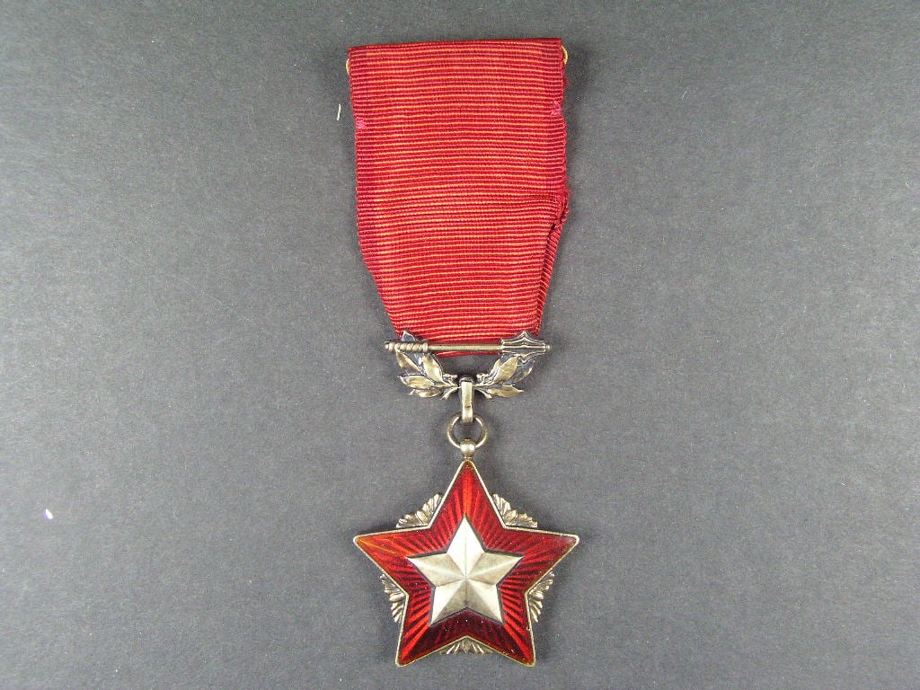 Řád rudé zástavy ČSSR č. 224, puncované Ag, výrobce Zukov Praha