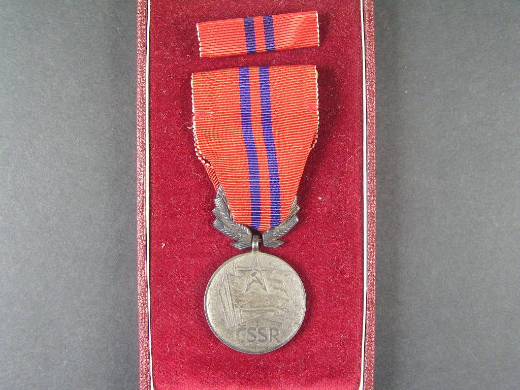 Vyznamenání - Za zásluhy o výstavbu II. vydání po roce 1960 ČSSR č.25329 + etue