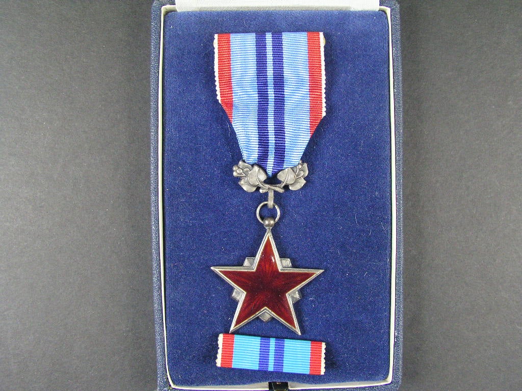 Řád rudé hvězdy práce ČSSR č.9363, punc Ag 925, značka výrobce ZUKOV, originální etue