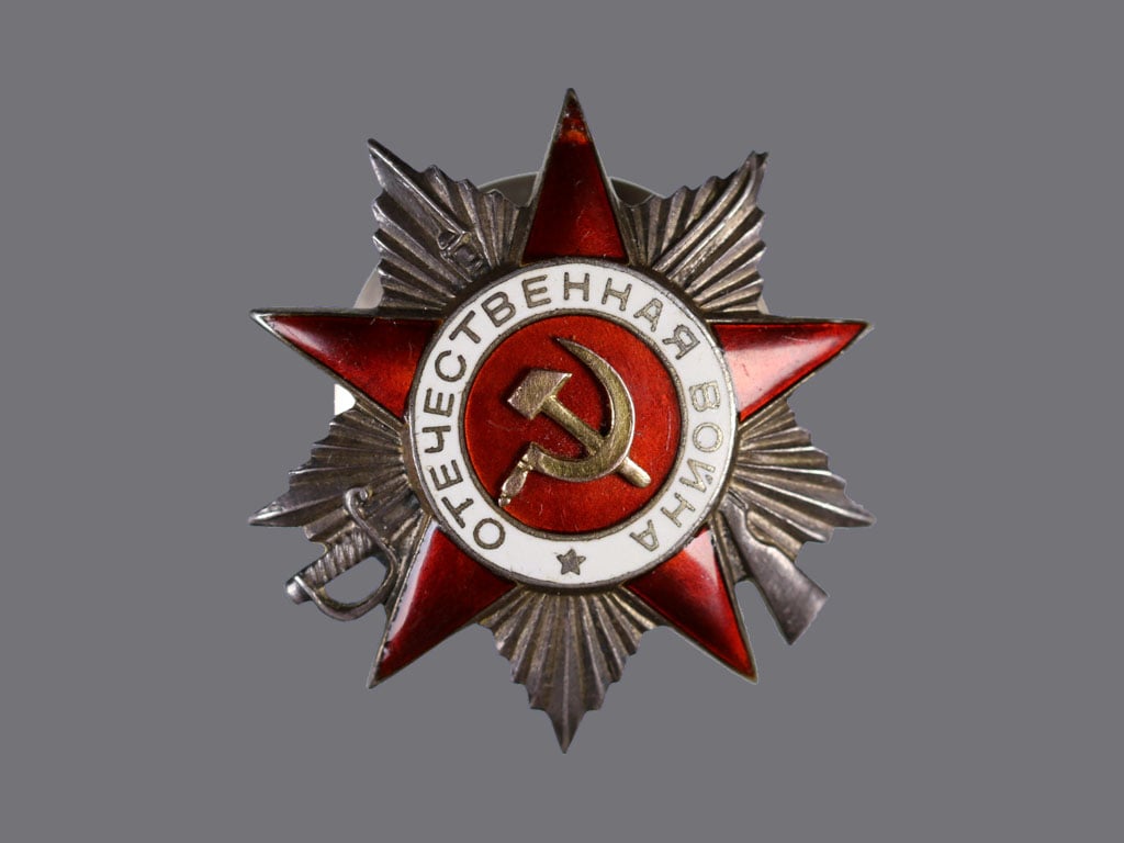 Řád vlastenecké války II. st. č.295855, 3. typ, 1. varianta, mírně poškozený smalt v horním cípu hvězdy,