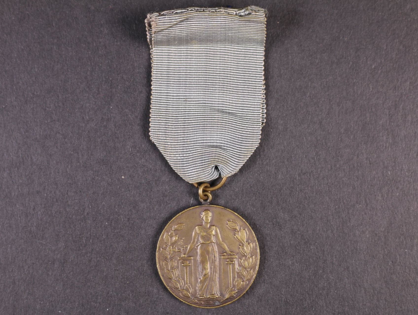 Pamětní medaile FIDAC s letopočtem 1918 - 1919 s podpisem medailera