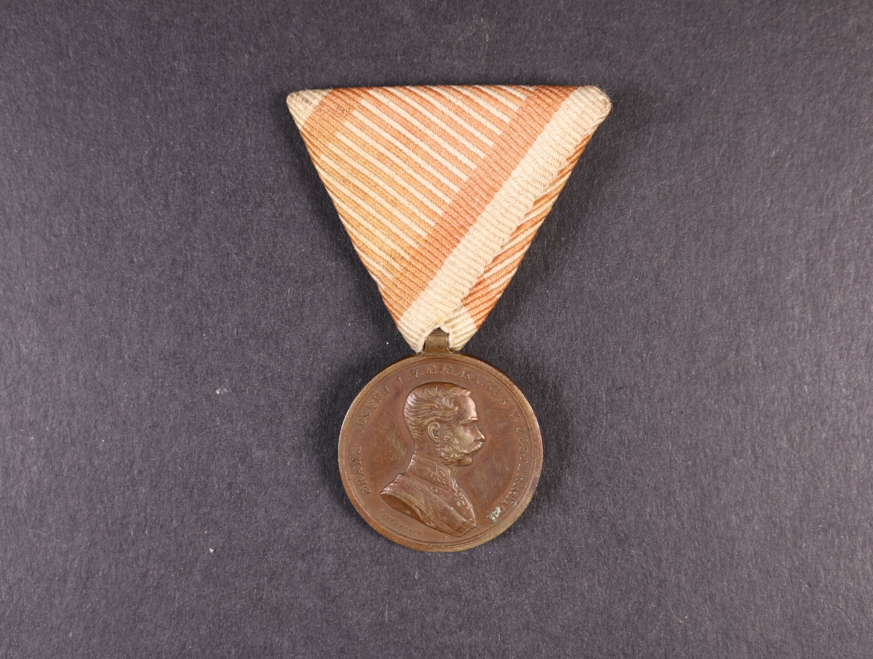 Bronzová medaile za statečnost, původní vojenská stuha, vydání 1914-1917