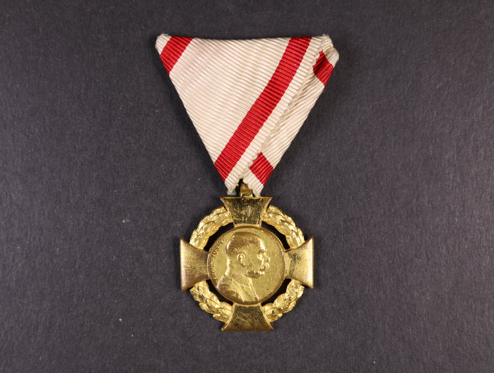 Jubilejní kříž 1908 na vojenské stuze
