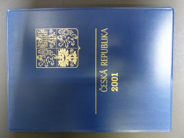album české pošty 2001 (kompletní ročník známek 2001) bez PTA 10