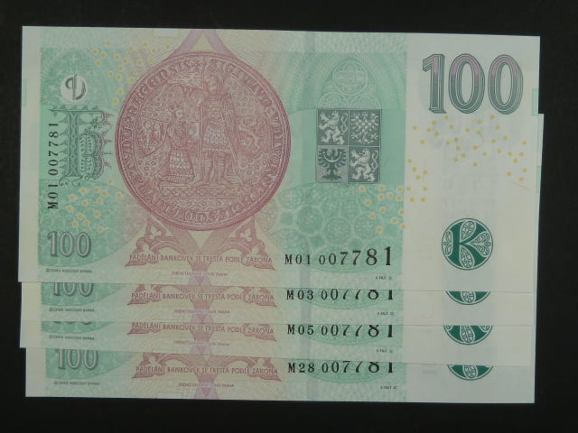 100 Kč 2019 s. M 01, M 03, M 05 a M 06 s přítiskem ČNB 100 LET Kč 1919 - 2019 - čtveřice bankovek se stejným číslem, ale jinou sérií