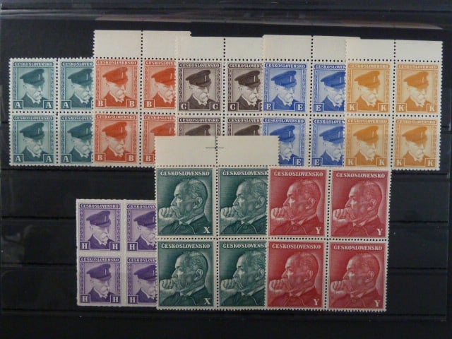sada kolků z r. 1945 s ozn. A,B, C, E, H, K, X, Y, 8ks ve 4-blocích