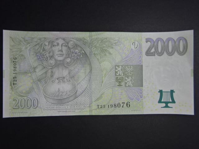 2000 Kč 2007 série T 25